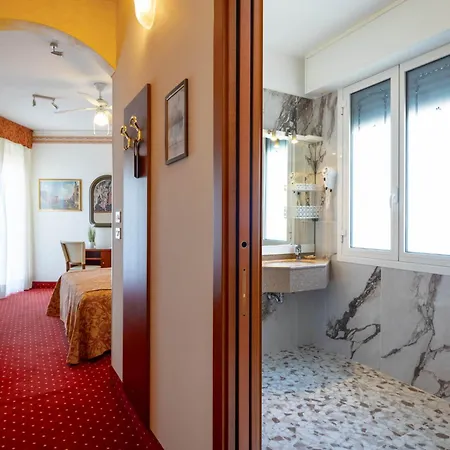 Hotel Napoleon Lido di Jesolo Exterior photo