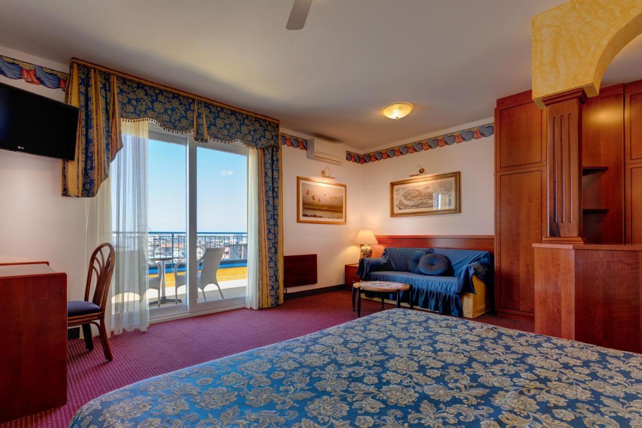 Hotel Napoleon 4*